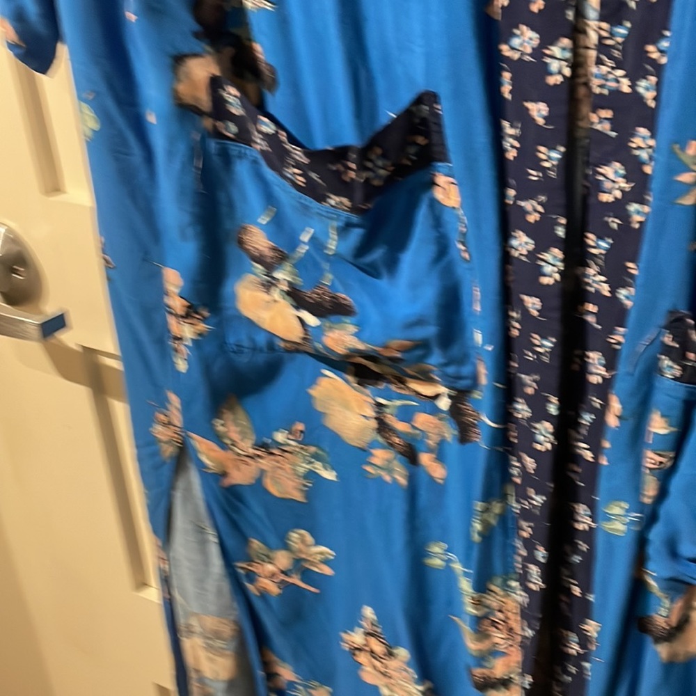 Blue Flowered Robe - Picture 4 of 5